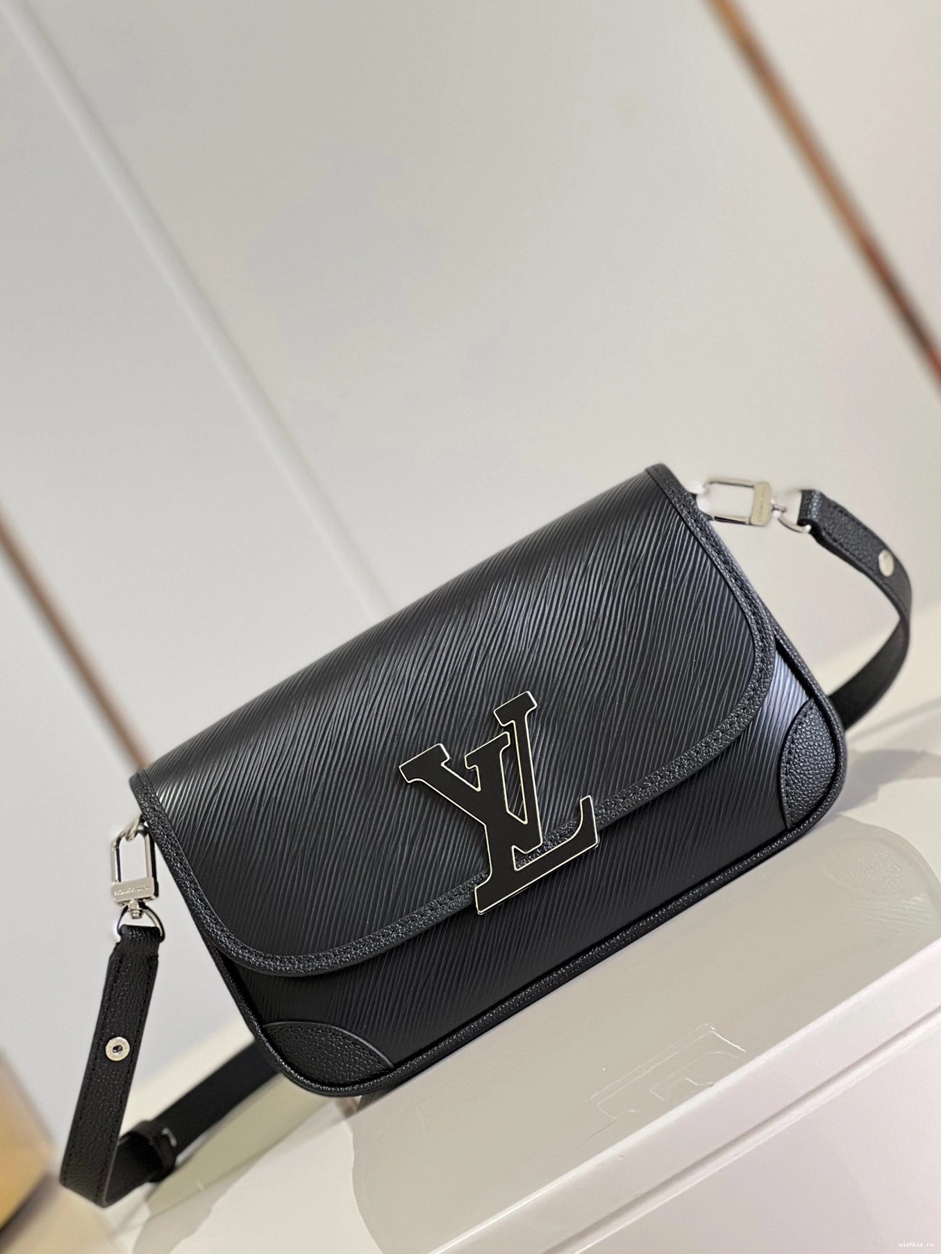 WIS LOUIS BUCI VUITTON 0909